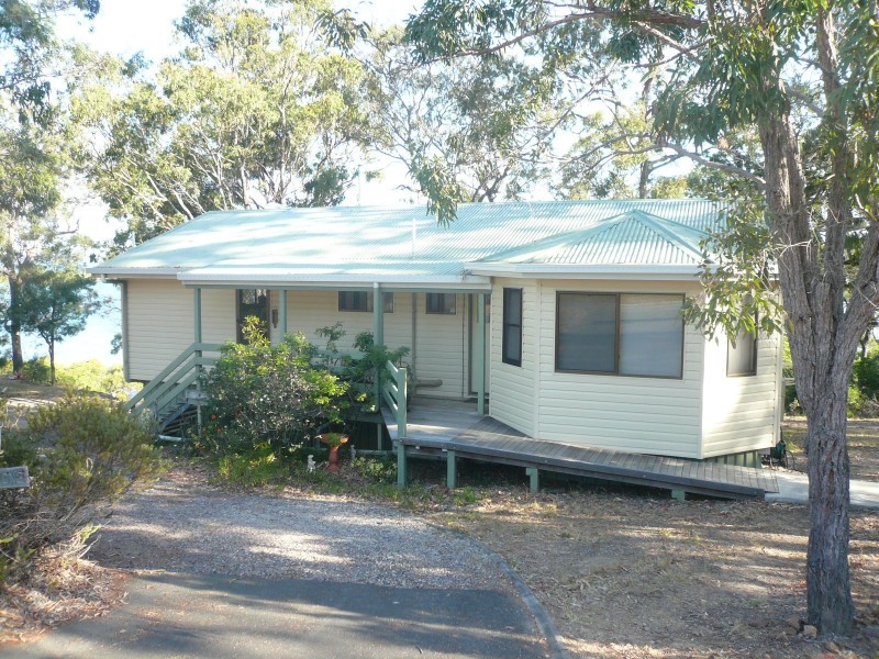 101 Beelong St, Macleay Island QLD 4184