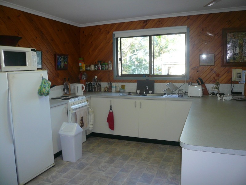 101 Beelong St, Macleay Island QLD 4184