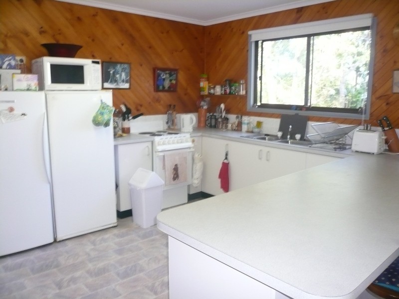 101 Beelong St, Macleay Island QLD 4184