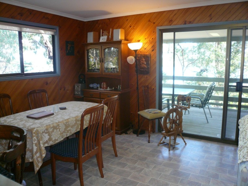 101 Beelong St, Macleay Island QLD 4184