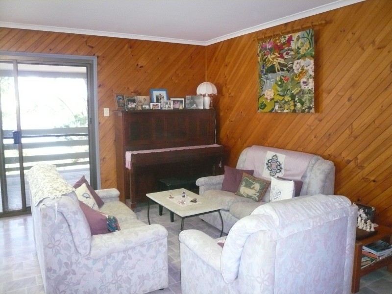 101 Beelong St, Macleay Island QLD 4184