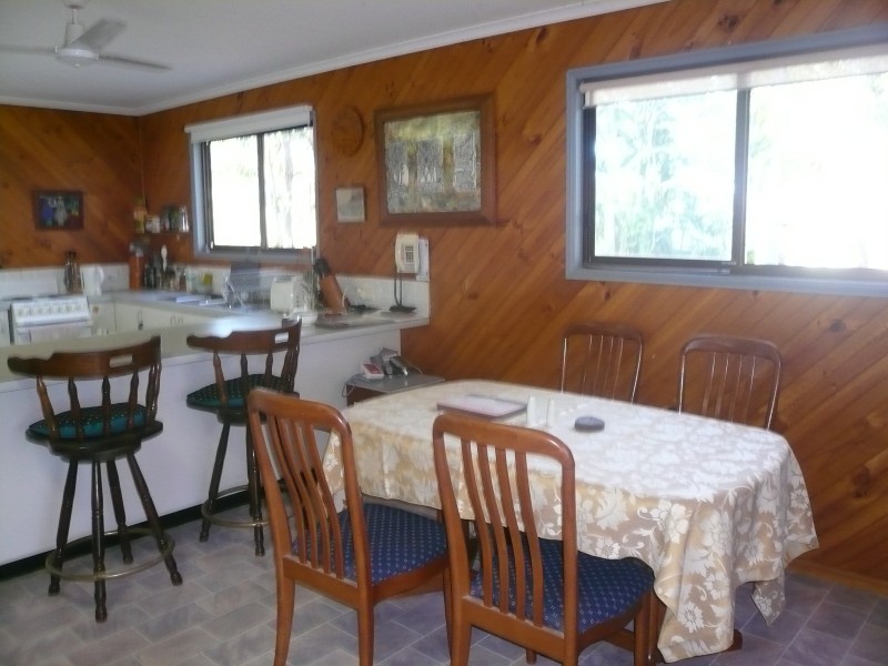 101 Beelong St, Macleay Island QLD 4184