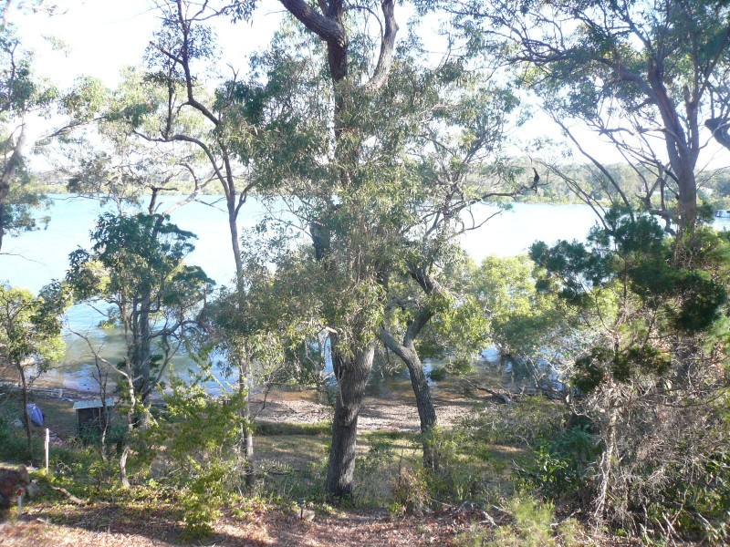 101 Beelong St, Macleay Island QLD 4184