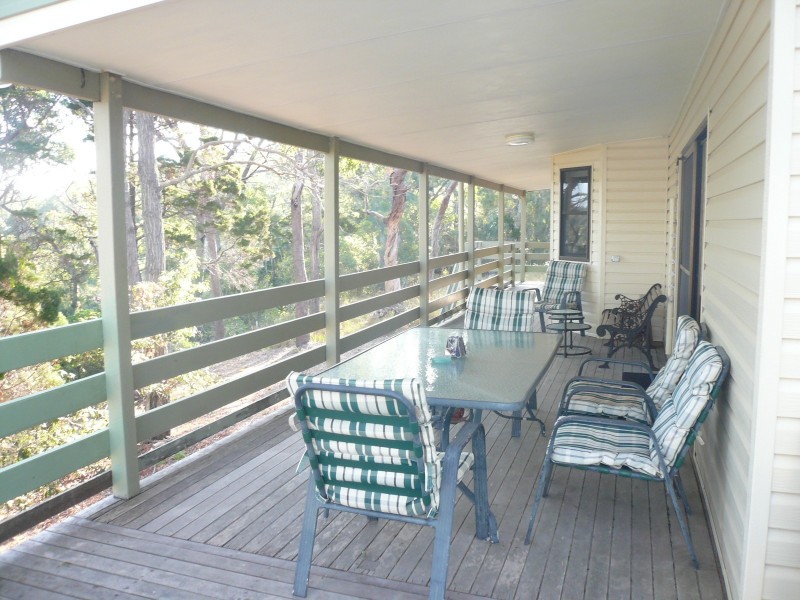 101 Beelong St, Macleay Island QLD 4184