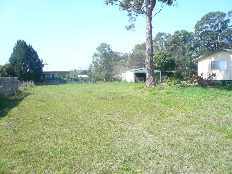 21 Hamilton Pde, Macleay Island QLD 4184