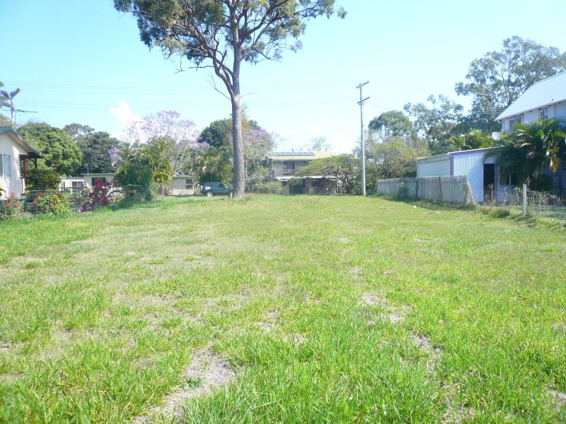 21 Hamilton Pde, Macleay Island QLD 4184