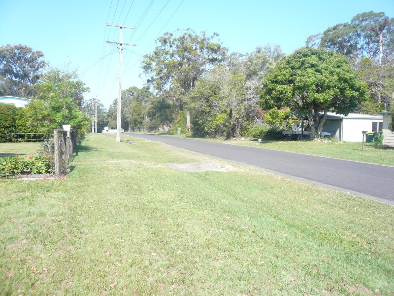 21 Hamilton Pde, Macleay Island QLD 4184