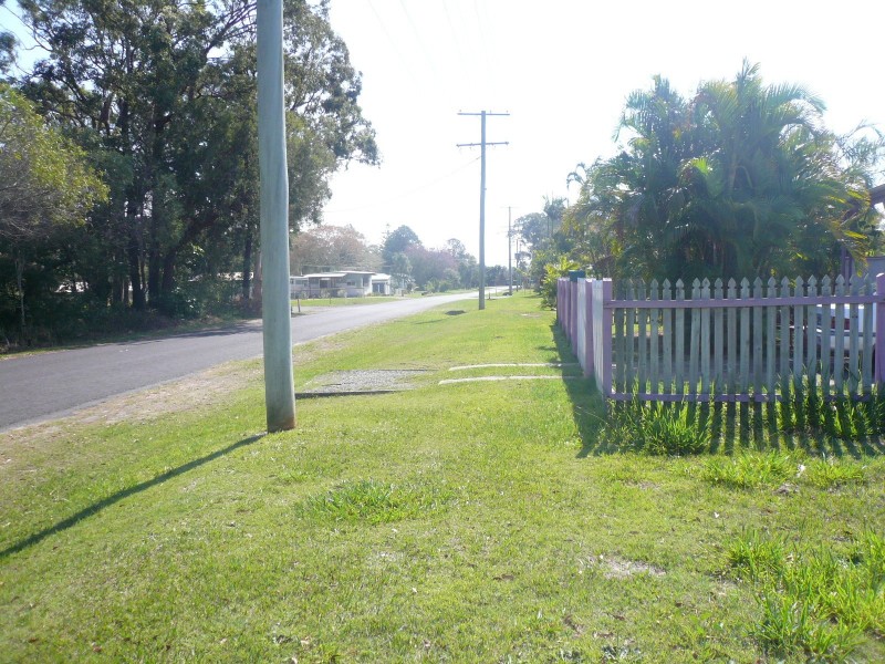 21 Hamilton Pde, Macleay Island QLD 4184