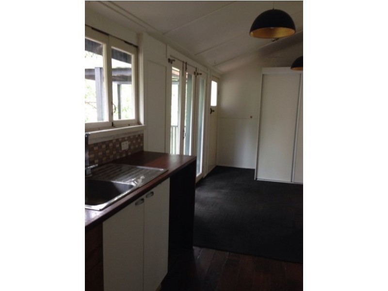 24 Citron St, Macleay Island QLD 4184