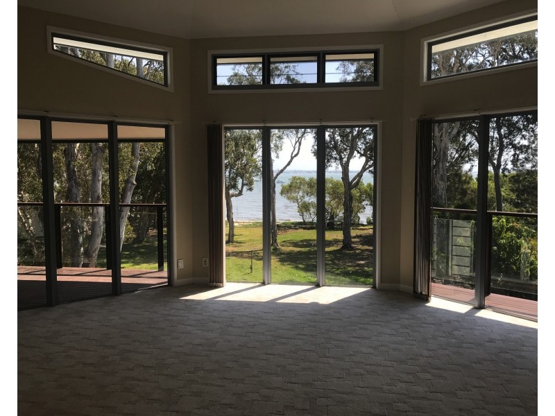 71 Coast Rd, Macleay Island QLD 4184