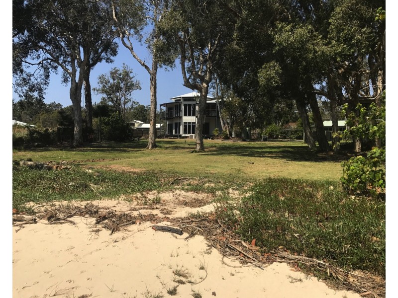 71 Coast Rd, Macleay Island QLD 4184