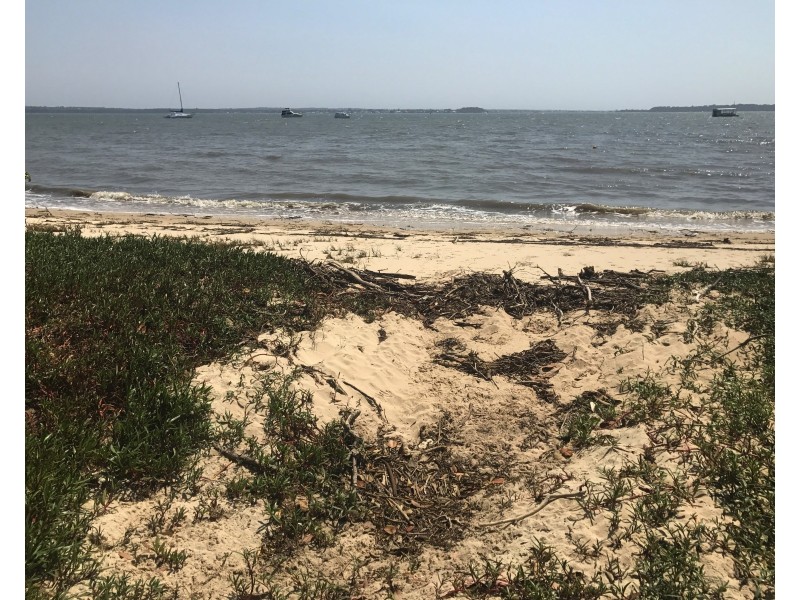 71 Coast Rd, Macleay Island QLD 4184