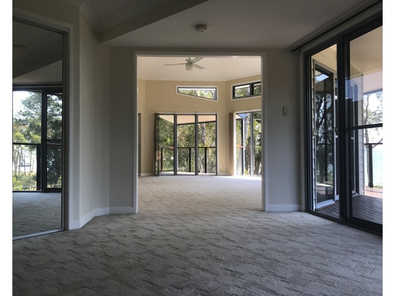 71 Coast Rd, Macleay Island QLD 4184
