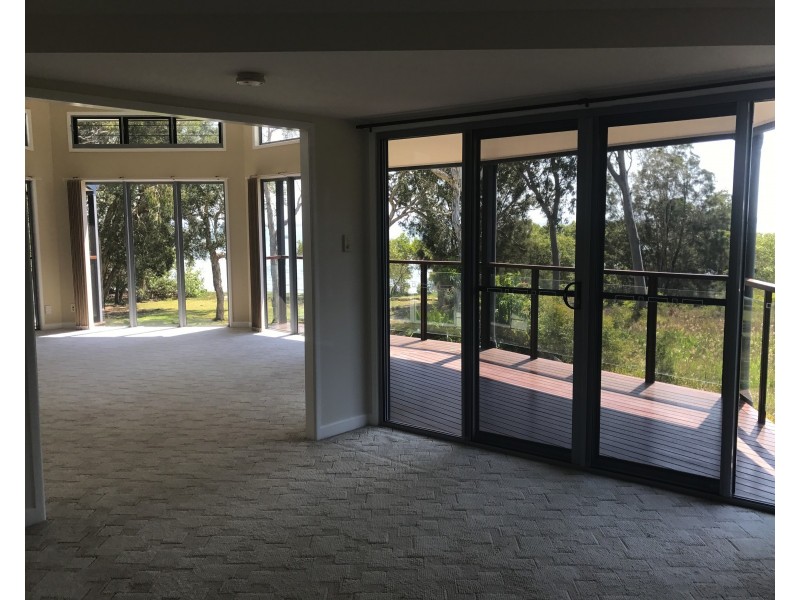 71 Coast Rd, Macleay Island QLD 4184