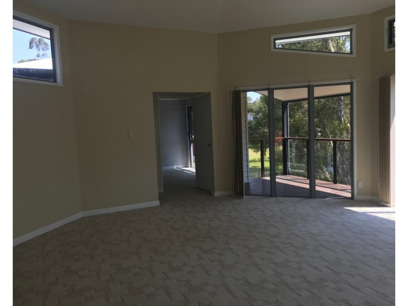 71 Coast Rd, Macleay Island QLD 4184
