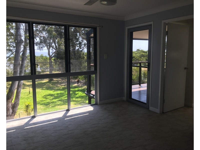 71 Coast Rd, Macleay Island QLD 4184