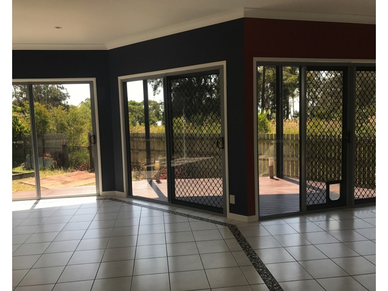 71 Coast Rd, Macleay Island QLD 4184