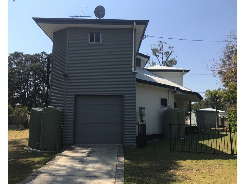 71 Coast Rd, Macleay Island QLD 4184