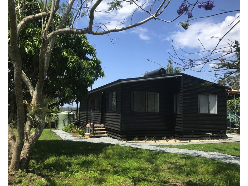 10 Keith St, Macleay Island QLD 4184