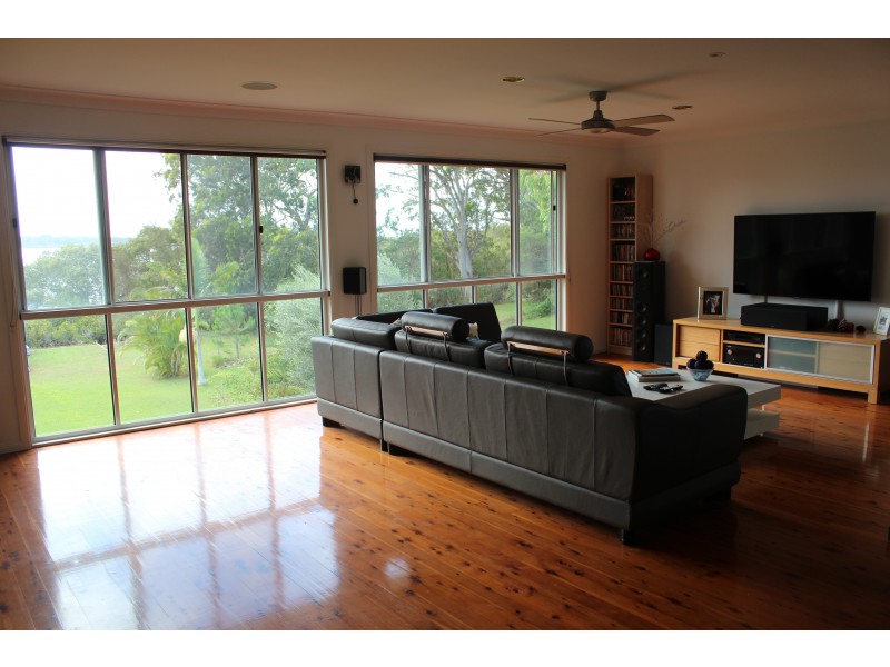 83 Canaipa Point Drive, Russell Island QLD 4184