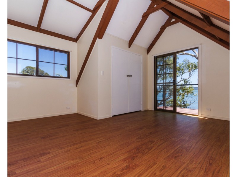 4 Coorong St, Macleay Island QLD 4184