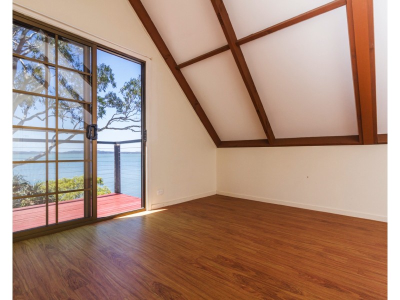 4 Coorong St, Macleay Island QLD 4184