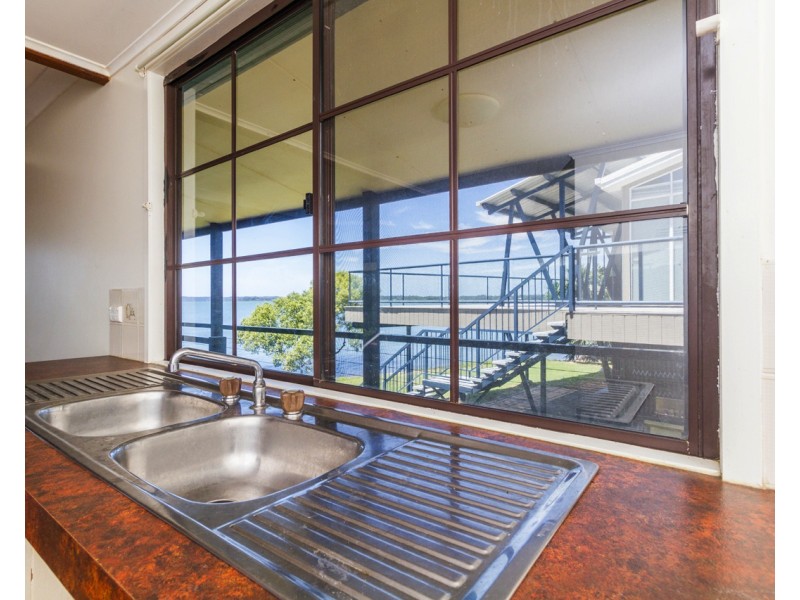 4 Coorong St, Macleay Island QLD 4184