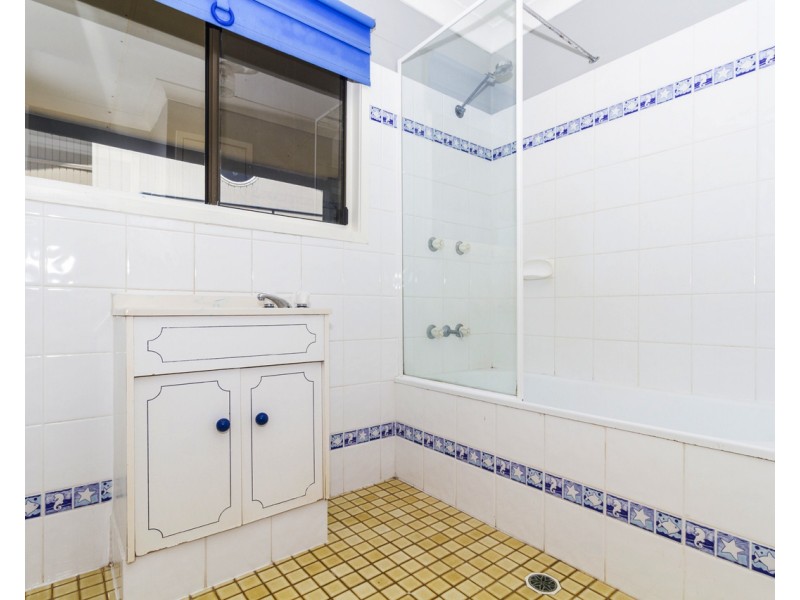 4 Coorong St, Macleay Island QLD 4184