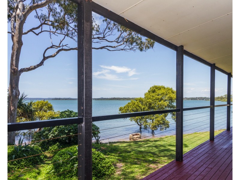 4 Coorong St, Macleay Island QLD 4184