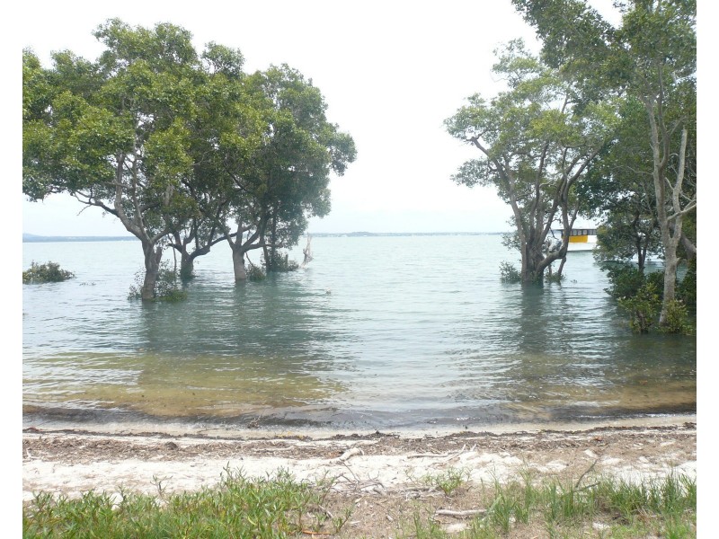 9 Attunga St, Macleay Island QLD 4184