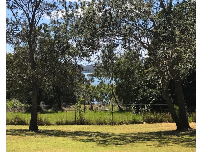 6-8 Weeroona Avenue, Macleay Island QLD 4184