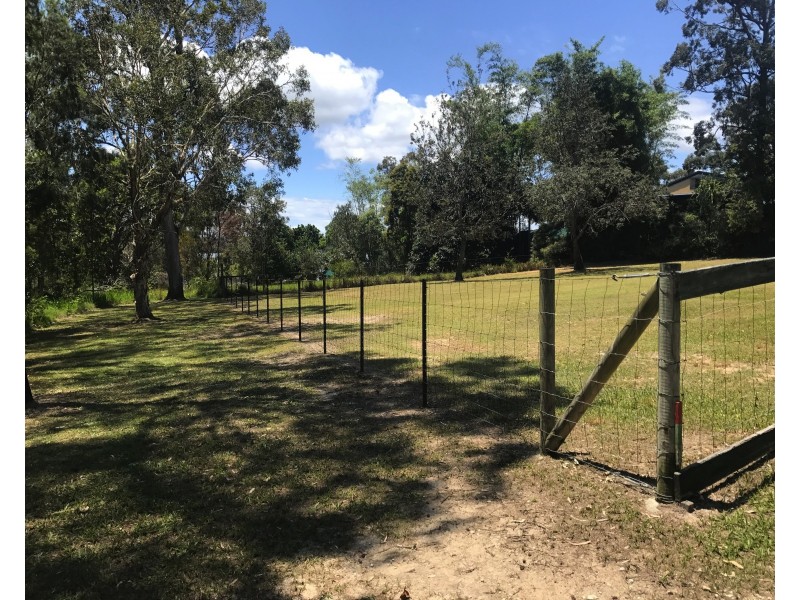 6-8 Weeroona Avenue, Macleay Island QLD 4184