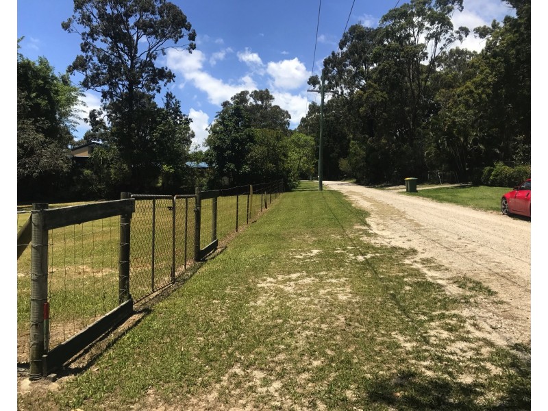 6-8 Weeroona Avenue, Macleay Island QLD 4184