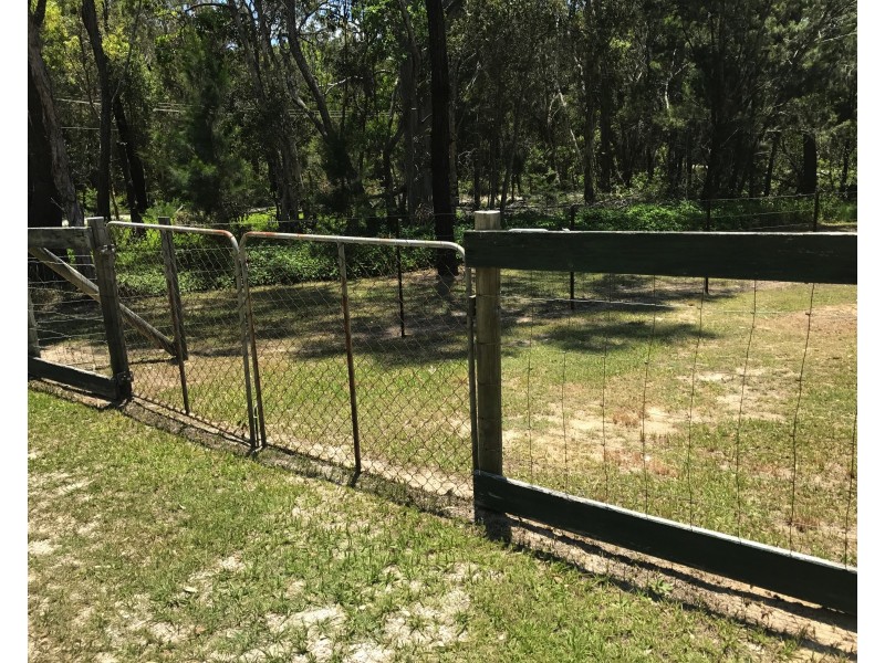 6-8 Weeroona Avenue, Macleay Island QLD 4184