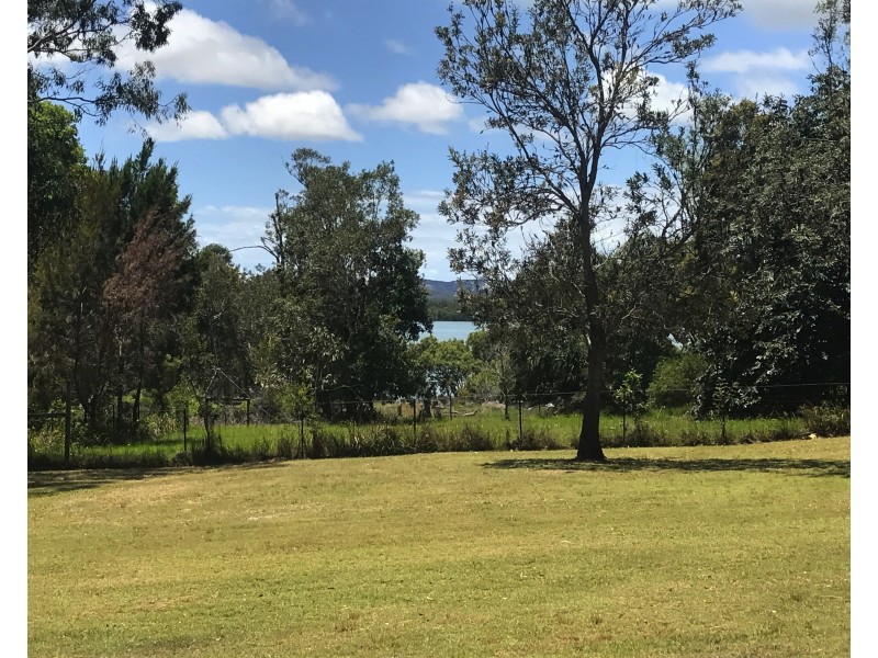 6-8 Weeroona Avenue, Macleay Island QLD 4184