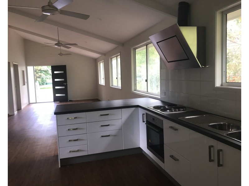 193 High Central Rd, Macleay Island QLD 4184