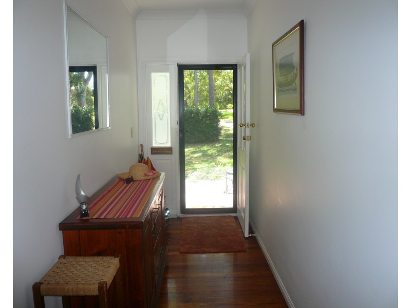 37 Coondooroopa Dr, Macleay Island QLD 4184