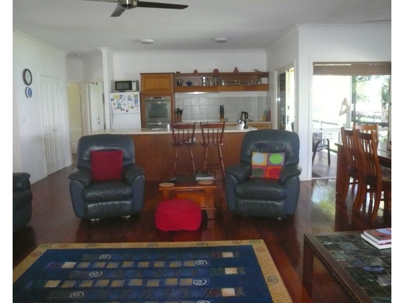 37 Coondooroopa Dr, Macleay Island QLD 4184