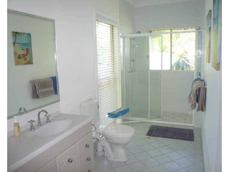 37 Coondooroopa Dr, Macleay Island QLD 4184