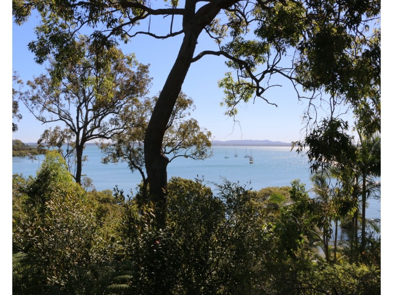 37 Coondooroopa Dr, Macleay Island QLD 4184
