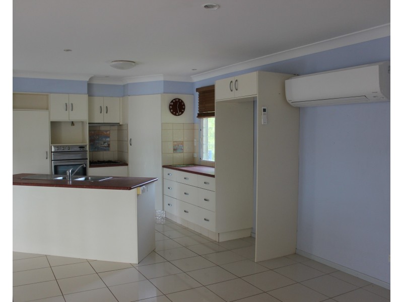 14a Whiting St, Macleay Island QLD 4184