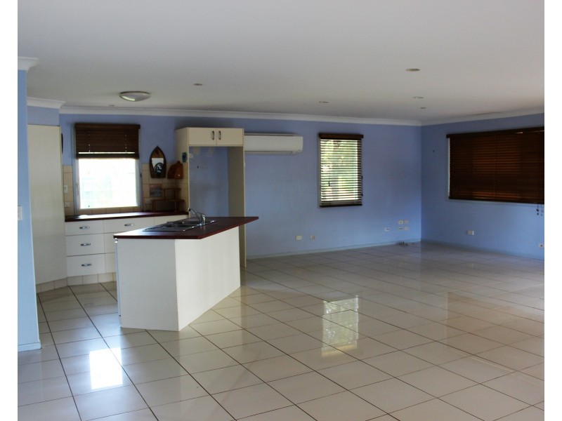 14a Whiting St, Macleay Island QLD 4184