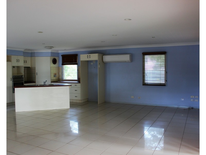 14a Whiting St, Macleay Island QLD 4184