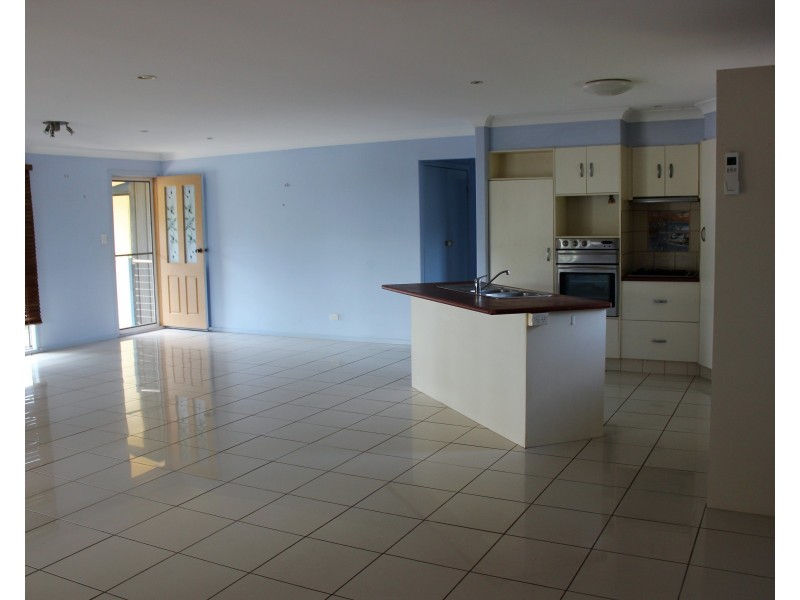 14a Whiting St, Macleay Island QLD 4184