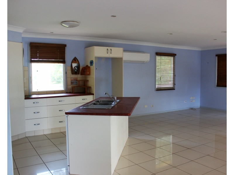 14a Whiting St, Macleay Island QLD 4184