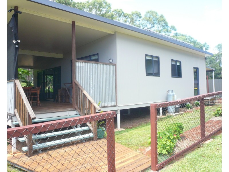 17 Frenchem Tce, Macleay Island QLD 4184