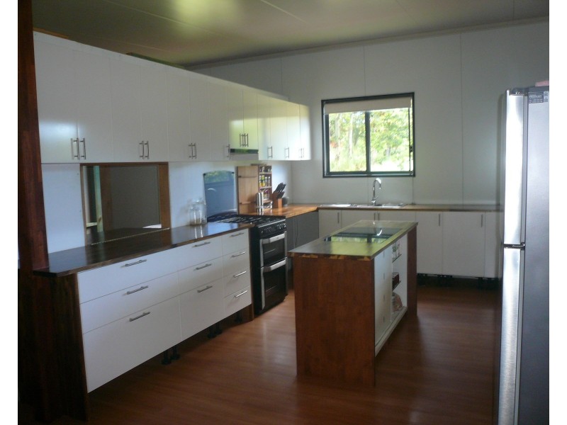 17 Frenchem Tce, Macleay Island QLD 4184