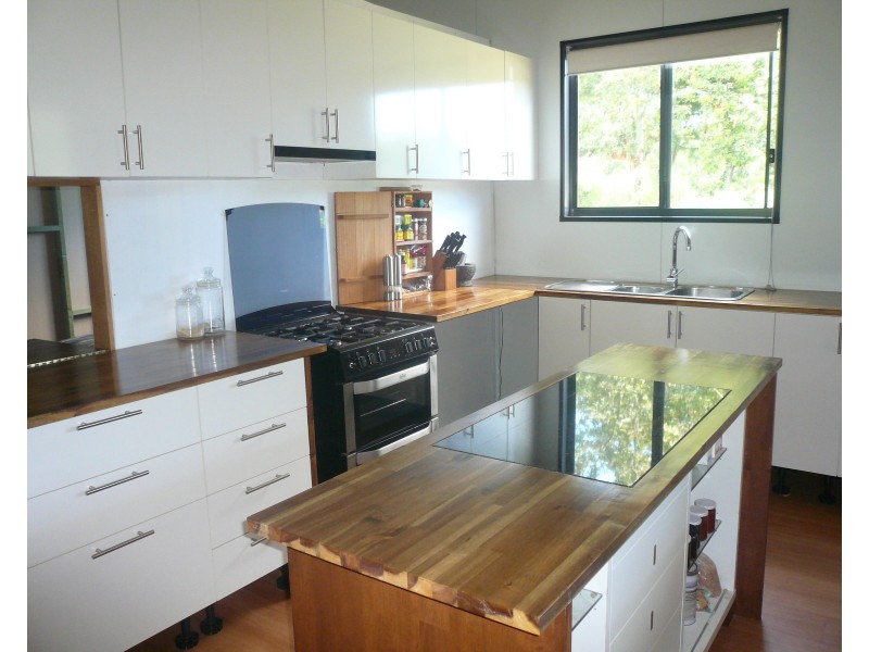 17 Frenchem Tce, Macleay Island QLD 4184