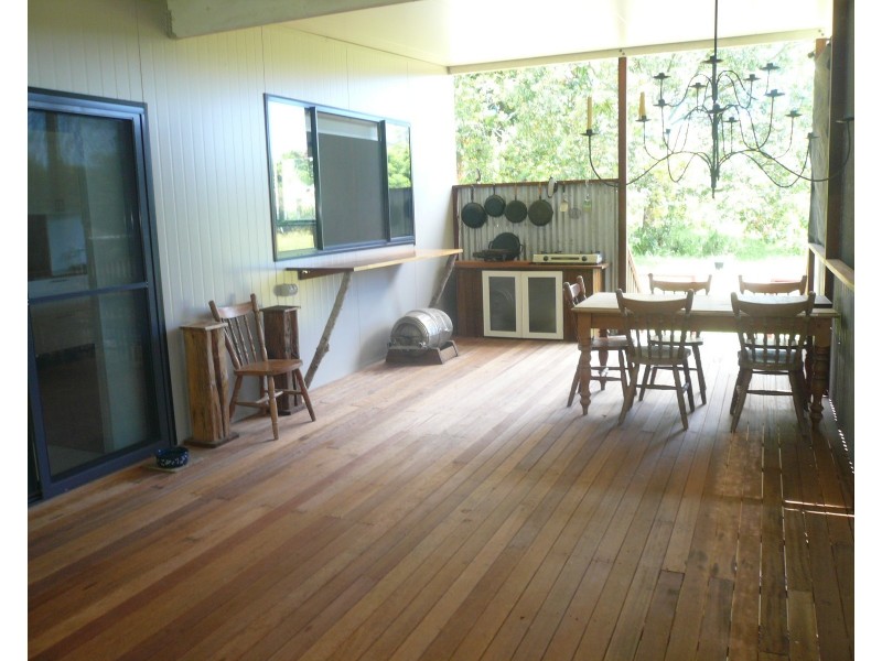 17 Frenchem Tce, Macleay Island QLD 4184