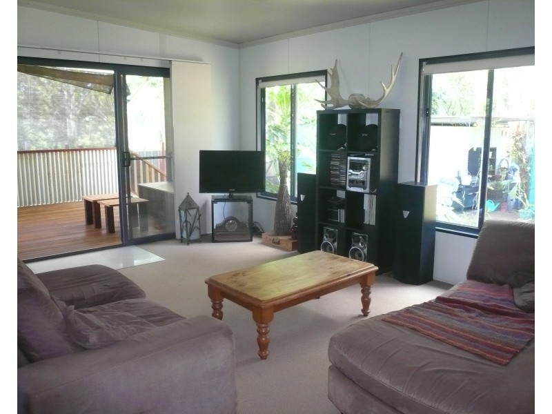 17 Frenchem Tce, Macleay Island QLD 4184